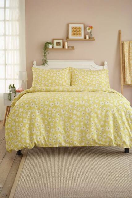 Deyongs Lazy Daisy Duvet Set in Printed Flower Design in Yellow - Size: King - image 1