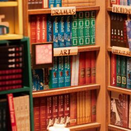 Menkind Shakespeare Bookstore Book Nook Kit - thumbnail 5