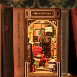Menkind Shakespeare Bookstore Book Nook Kit - thumbnail 2
