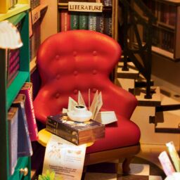 Menkind Shakespeare Bookstore Book Nook Kit - thumbnail 4