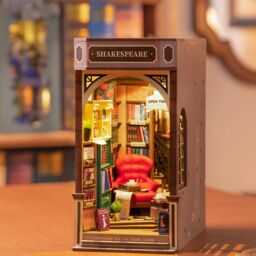 Menkind Shakespeare Bookstore Book Nook Kit
