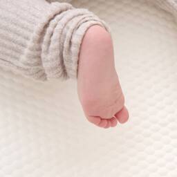 The Tiny Bed Company Premium Foam Crib Mattress To Fit SnüzPod 4 75.5 x 40cm in White - thumbnail 2