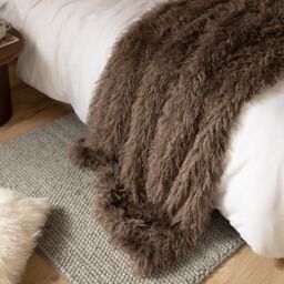 Furn Rowan Faux Fur Throw in Brown - Size: 130 cm x 170 cm