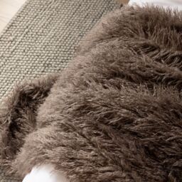 Furn Rowan Faux Fur Throw in Brown - Size: 130 cm x 170 cm - thumbnail 4