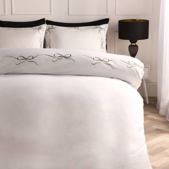 OHS Bow Border Bedding Set Microfibre Duvet Cover with Pillowcase in Black - Size: King - image 1
