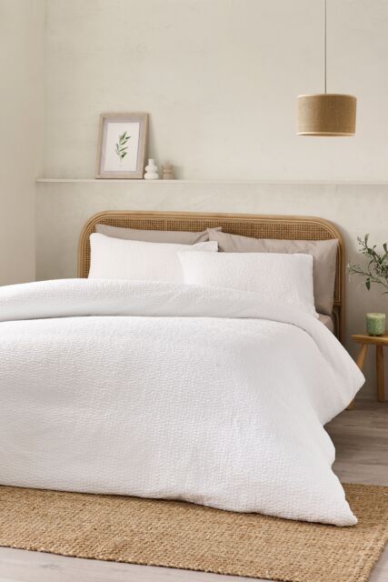 Catherine Lansfield Crinkle Seersucker Duvet Cover Set in White - Size: Super King - image 1