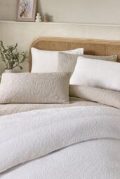 Catherine Lansfield Crinkle Seersucker Duvet Cover Set in White - Size: Super King - thumbnail 4