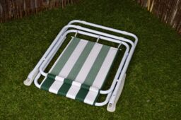 Samuel Alexander 4 Pack of Outdoor Green & White Stripe Camping Chairs with Armrests - thumbnail 2