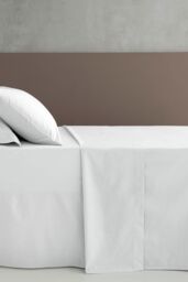 Catherine Lansfield 'Easy Iron Percale' Flat Sheets in White - Size: Single Flat - thumbnail 2