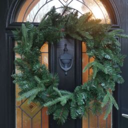 Samuel Alexander 50cm Hanging Artificial Green Norfolk Pine Christmas Wreath with PE & PVC Tips