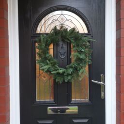 Samuel Alexander 50cm Hanging Artificial Green Norfolk Pine Christmas Wreath with PE & PVC Tips - thumbnail 2