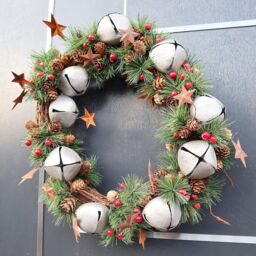 Shatchi 25cm Bells Stars & Pine Green Christmas Wreath - thumbnail 5