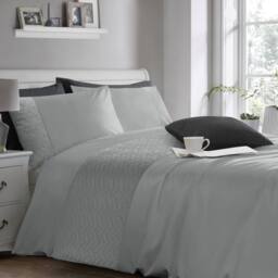 Velosso Quilted Geo Duvet Cover & Pillowcase Set in Silver - Size: King - thumbnail 4