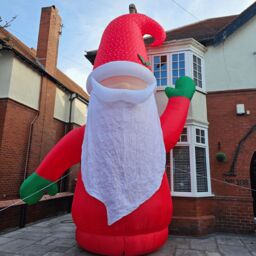 Samuel Alexander Giant: 20ft (6m) Outdoor Inflatable Light up Christmas Gonk with Raised Arm & LEDs - thumbnail 6