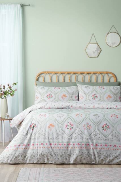 Catherine Lansfield 'Cameo Floral' Reversible Duvet Cover Set in Light Green - Size: Double - image 1