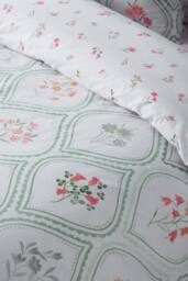 Catherine Lansfield 'Cameo Floral' Reversible Duvet Cover Set in Light Green - Size: Double - thumbnail 4