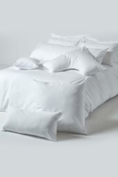 Homescapes Continental Egyptian Cotton Pillowcase 200 TC, 80 x 80 cm in White - thumbnail 4