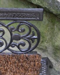 Dibor Traditional Cast Iron Ornate Outdoor Garden Boot Brush & Scraper in Brown - Size: Medium - thumbnail 4