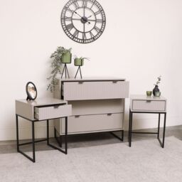 Melody Maison 3 Drawer Chest Of Drawers & Pair Of Bedside Tables - Hesley Taupe Stone Range - thumbnail 6
