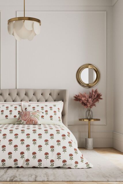 V & A 'Regal Marigold' Cotton Duvet Cover Set in Cream - Size: Single - image 1
