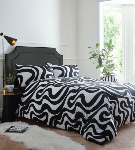 Portfolio Home Retro Waves Bedding Duvet Cover Quilt Set with Pillowcase in Black - Size: Single - image 1