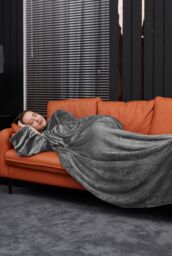Ezysleep Wearable Lounge Blanket in Grey - Size: 150 cm x 200 cm - thumbnail 2