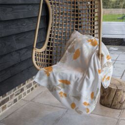 Benjamin Tate Design Orange & Grey Autumn Leaves Blanket in Natural - Size: 120 cm x 150 cm - thumbnail 4