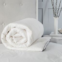 Snug City Luxury 10.5 Tog Duck Feather & Down Duvet 100% Cotton Cover in White - Size: King