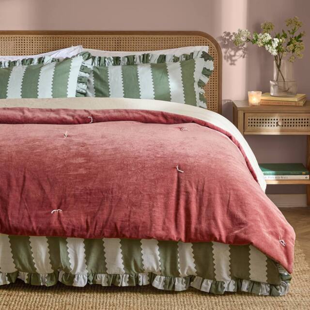 Wylder Edie 100% Cotton Velvet Bedspread in Rose - image 1