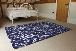 Benjamin Tate Design White Flowers On Navy Rug in Natural - Size: Large - thumbnail 3