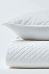 Homescapes Luxury Quilted Velvet Bedspread Geometric Pattern Throw in Cream - Size: Double - thumbnail 4