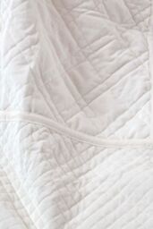 Homescapes Luxury Quilted Velvet Bedspread Geometric Pattern Throw in Cream - Size: Double - thumbnail 3