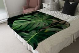 Benjamin Tate Design Monstera Leaves in home interior Designer Blanket in Natural - Size: 120 cm x 150 cm - thumbnail 4