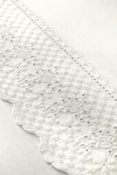 Serene 'Renaissance' Scallop Lace Embellished Duvet Cover Set in White - Size: Double - thumbnail 2