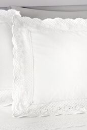 Serene 'Renaissance' Scallop Lace Embellished Duvet Cover Set in White - Size: Double - thumbnail 3