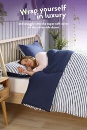 Slumberdown Coverless Comfort Printed Stripe Navy 10.5 Tog Duvet - Size: King - thumbnail 4