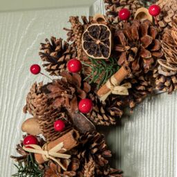 Samuel Alexander 36cm Winter Spice Hanging Christmas Wreath with Pine Cones Red Berries & Dried Fruit - thumbnail 4