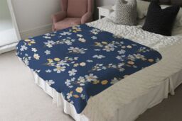 Benjamin Tate Design Blue & Yellow Bunches Blanket in Natural - Size: 120 cm x 150 cm - thumbnail 3