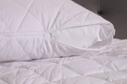 The Linen Consultancy 'TLC 5 Star Hotel Concept' Waterproof Polycotton Quilted Mattress & Pillow Protector Set in White - Size: King - thumbnail 2