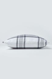 Homescapes Tartan Pattern Cushion Cover in White - Size: 60 cm x 60 cm - thumbnail 2