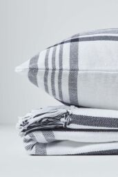Homescapes Tartan Pattern Cushion Cover in White - Size: 60 cm x 60 cm - thumbnail 5