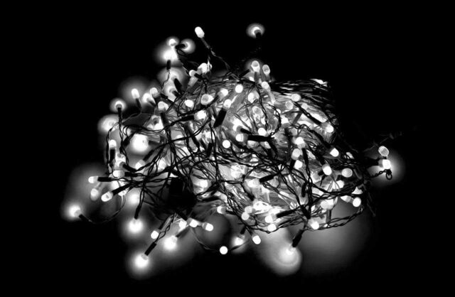 Shatchi 1000 Cool White Compact LEDs Green Cable with 8 Effects Multifunction Auto Memory Christmas - image 1