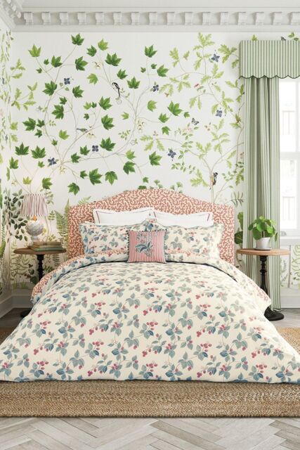 Sanderson 'Rubus' Cotton Sateen Duvet Cover Set in Raspberry - Size: Super King - image 1