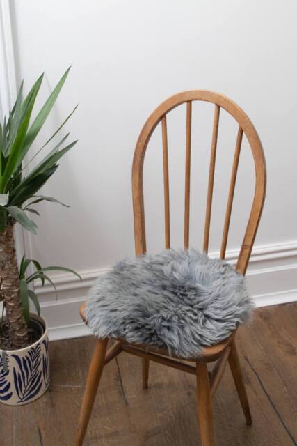 Native Natural Sheepskin Chair Pad Round Grey - Size: 35 cm x 35 cm - image 1