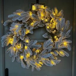 Outdoor Living 60cm Premium Mixed branch prelit Snow Flocked Christmas Wreath - with timer in Green - Size: O - thumbnail 6