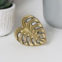 Melody Maison Gold Monstera Leaf Drawer Knob - 5.2cm X 6cm - Size: 5.2 cm X 6 cm - thumbnail 2