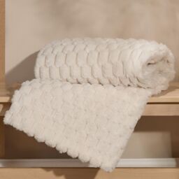 OHS Thick Waffle Faux Fur Soft Fleece Throw Warm Blanket in Cream - Size: 125 cm x 150 cm - thumbnail 3