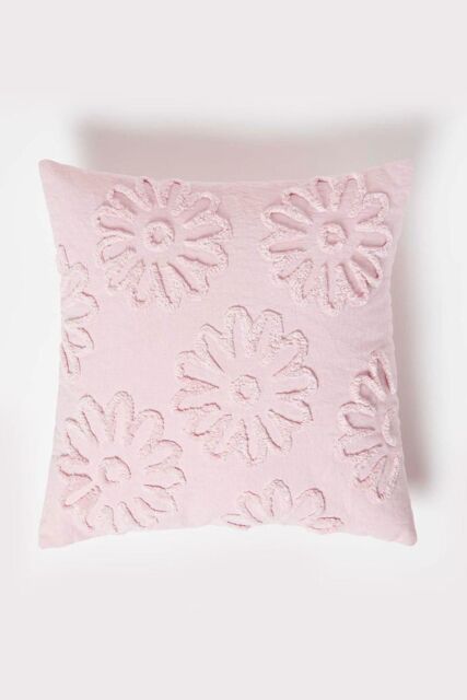 Homescapes Floral Daisy Tufted Cotton Cushion in Lilac - Size: 45 cm x 45 cm - image 1