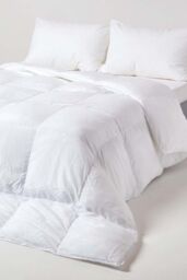 Homescapes Luxury Hotel Quality Super Microfibre 10.5 Tog Autumn Duvet in White - Size: Single - thumbnail 1