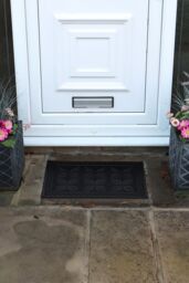JVL Linden Scraper Rubber Pin Doormat 40x60cm in Black - Size: 40 cm x 60 cm - thumbnail 2